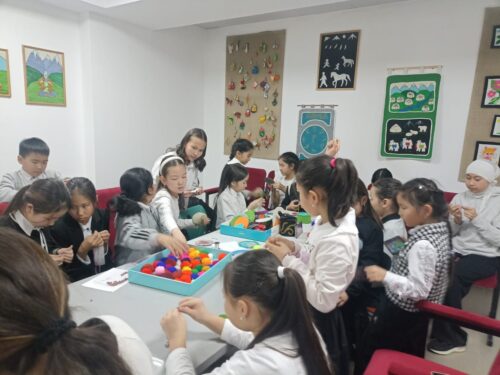 Работа в кружках и студиях.