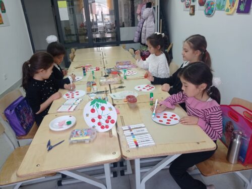 Работа в кружках и студиях.