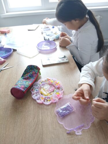 Работа в кружках и студиях.