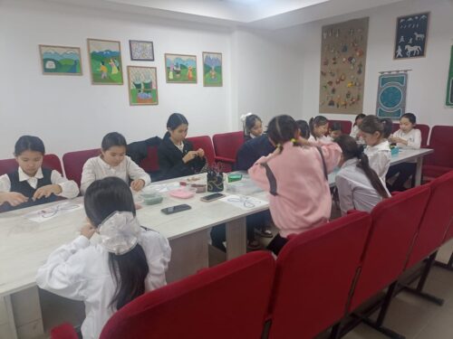 Работа в кружках и студиях.