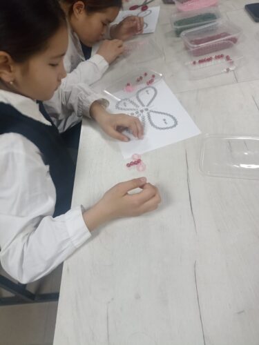 Работа в кружках и студиях.