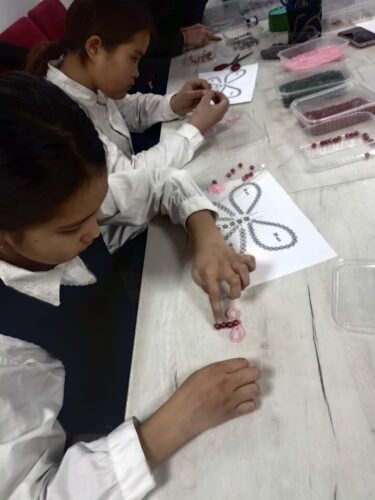 Работа в кружках и студиях.