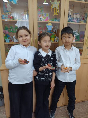 Работа в кружках и студиях.