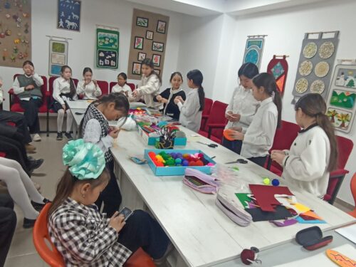 Работа в кружках и студиях.