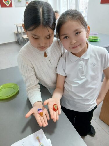 Работа в кружках и студиях.