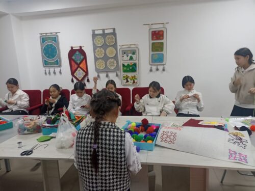 Работа в кружках и студиях.