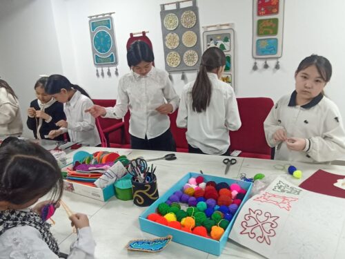 Работа в кружках и студиях.