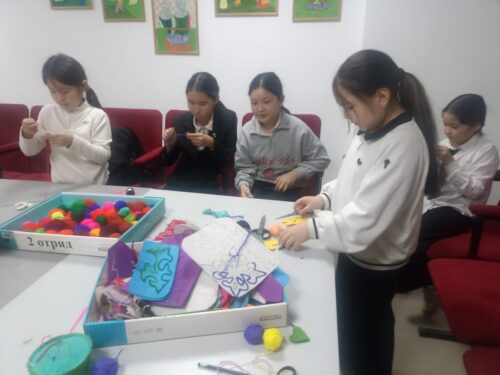 Работа в кружках и студиях.