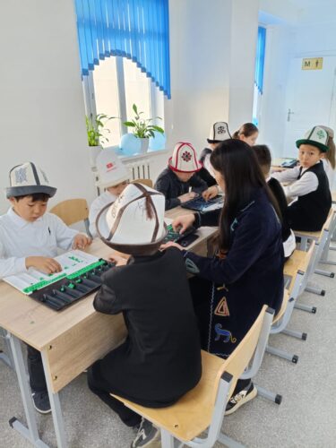 Работа в кружках и студиях.