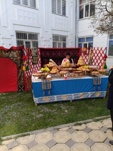 Работа в кружках и студиях.