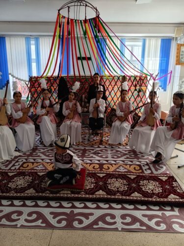 Работа в кружках и студиях.