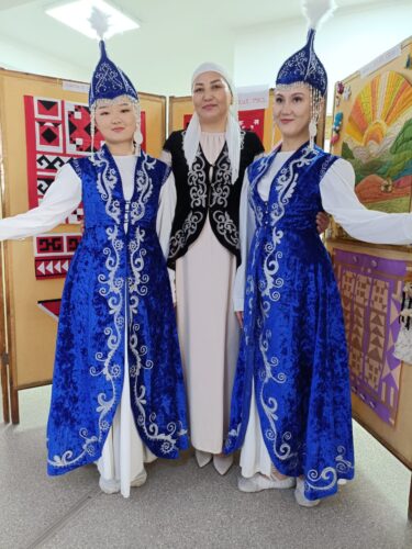 Работа в кружках и студиях.