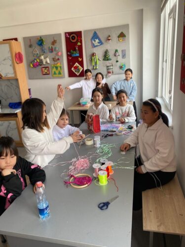 Работа в кружках и студиях.