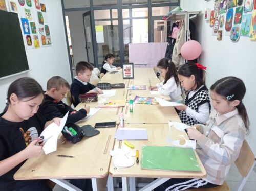 Работа в кружках и студиях.