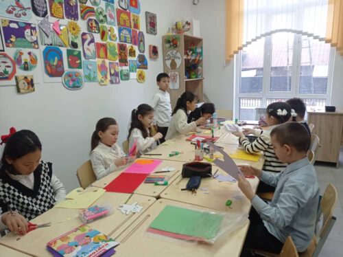 Работа в кружках и студиях.