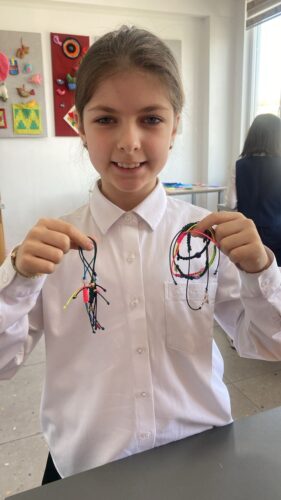 Работа в кружках и студиях.