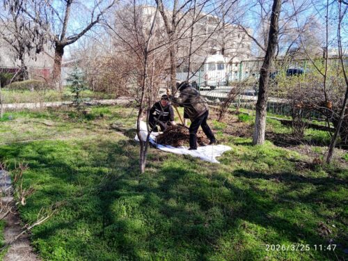 Сегодня был проведен субботник на территории ГЦТШ "Кыргызстан балдары""