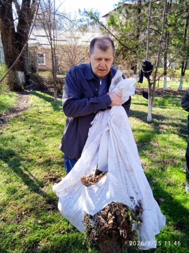 Сегодня был проведен субботник на территории ГЦТШ "Кыргызстан балдары""