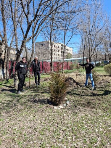 Сегодня был проведен субботник на территории ГЦТШ "Кыргызстан балдары""