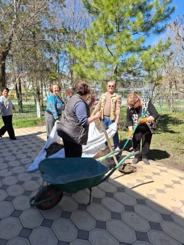 Сегодня был проведен субботник на территории ГЦТШ "Кыргызстан балдары""