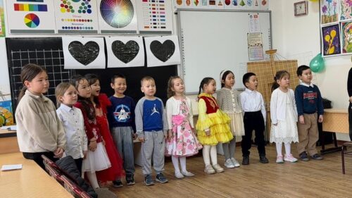 9 марта в кружке " Развивайка" ГЦТШ " Кыргызстан балдары" прошёл праздник ко дню 8 марта.