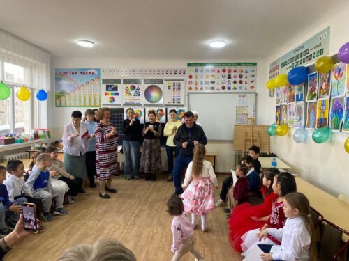 9 марта в кружке " Развивайка" ГЦТШ " Кыргызстан балдары" прошёл праздник ко дню 8 марта.