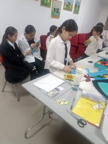 Работа в кружках и студиях.