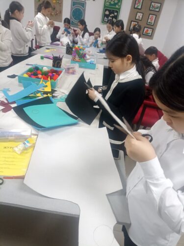 Работа в кружках и студиях.