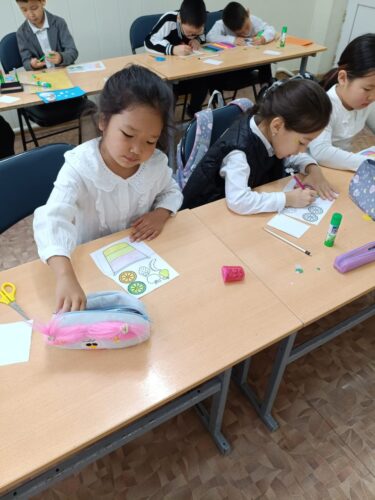 Работа в кружках и студиях.