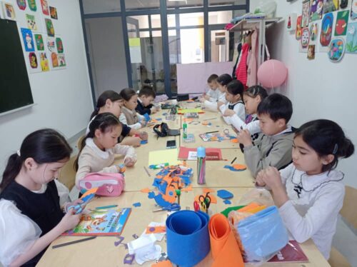 Работа в кружках и студиях.