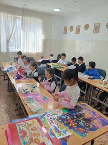 Работа в кружках и студиях.