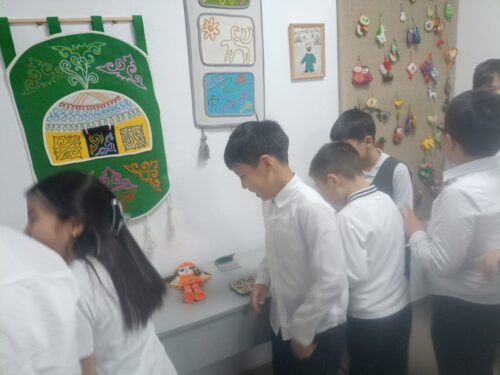 Работа в кружках и студиях.