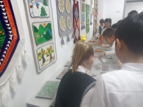 Работа в кружках и студиях.