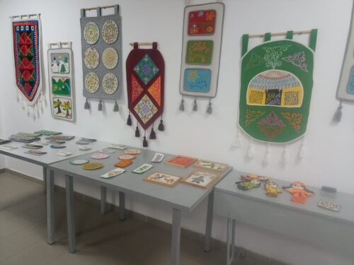 Работа в кружках и студиях.