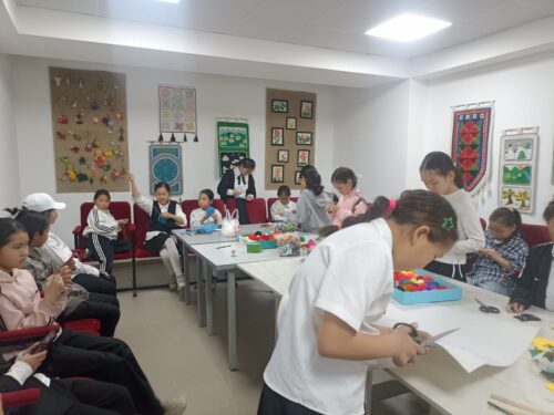 Работа в кружках и студиях.