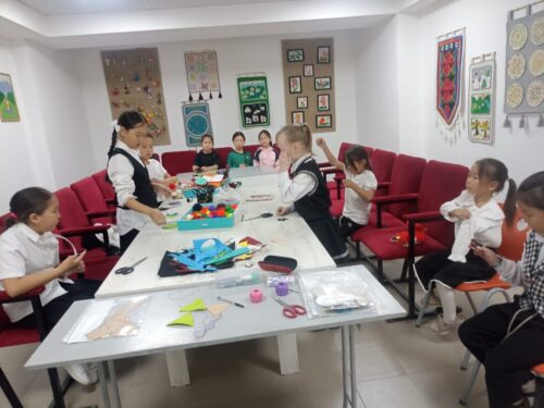 Работа в кружках и студиях.