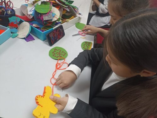 Работа в кружках и студиях.