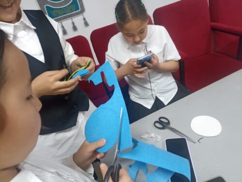 Работа в кружках и студиях.