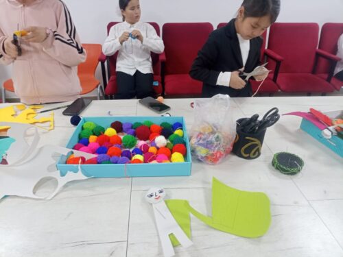 Работа в кружках и студиях.