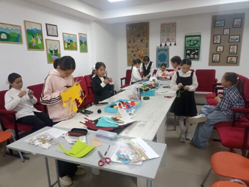 Работа в кружках и студиях.