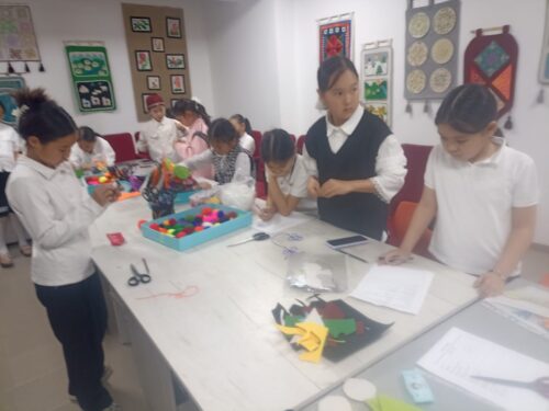 Работа в кружках и студиях.