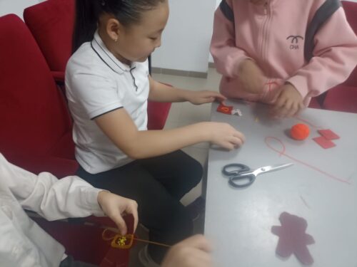 Работа в кружках и студиях.