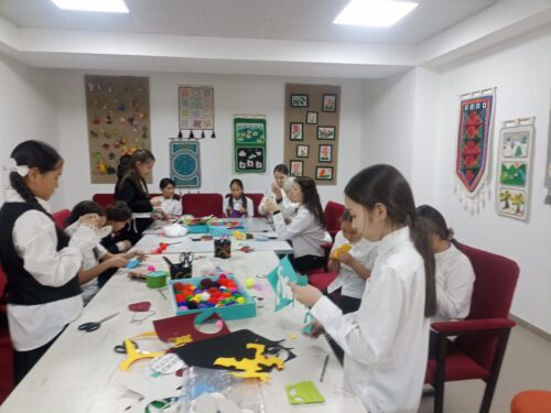 Работа в кружках и студиях.