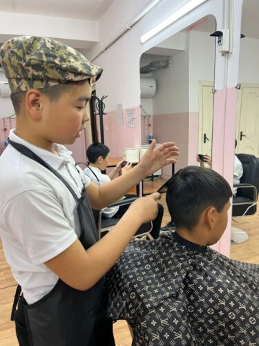 Работа в кружках и студиях.