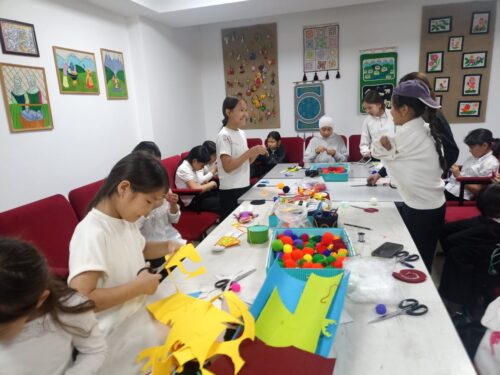 Работа в кружках и студиях.