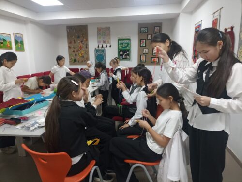 Работа в кружках и студиях.