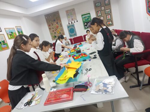 Работа в кружках и студиях.