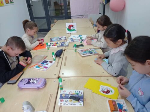 Работа в кружках и студиях.