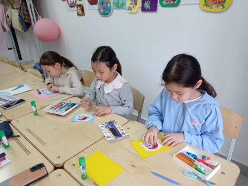 Работа в кружках и студиях.