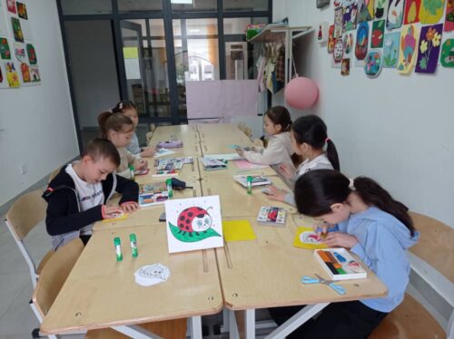 Работа в кружках и студиях.